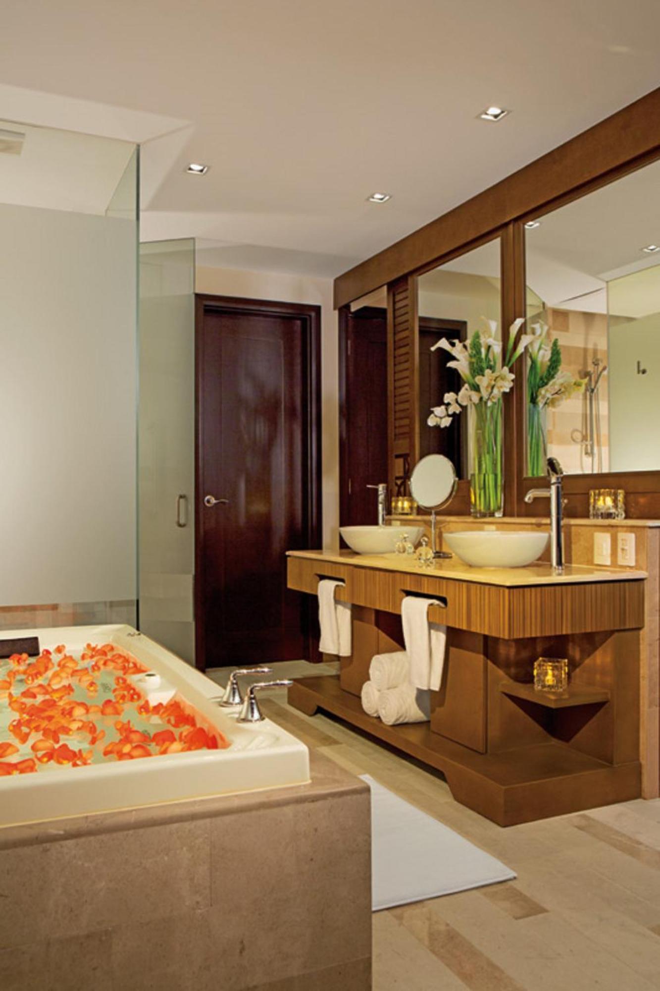 Preferred Club Junior Suite Swimout King