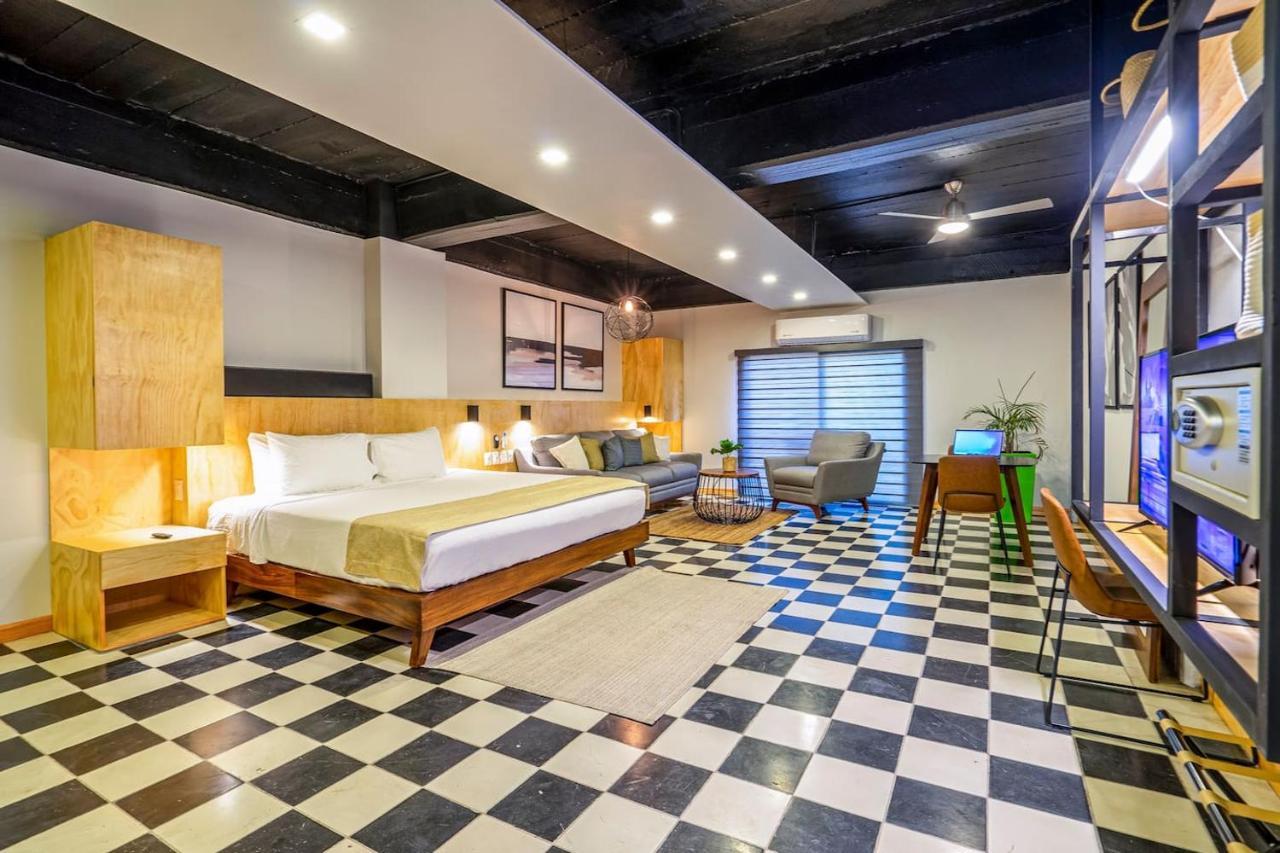 Deluxe King Studio