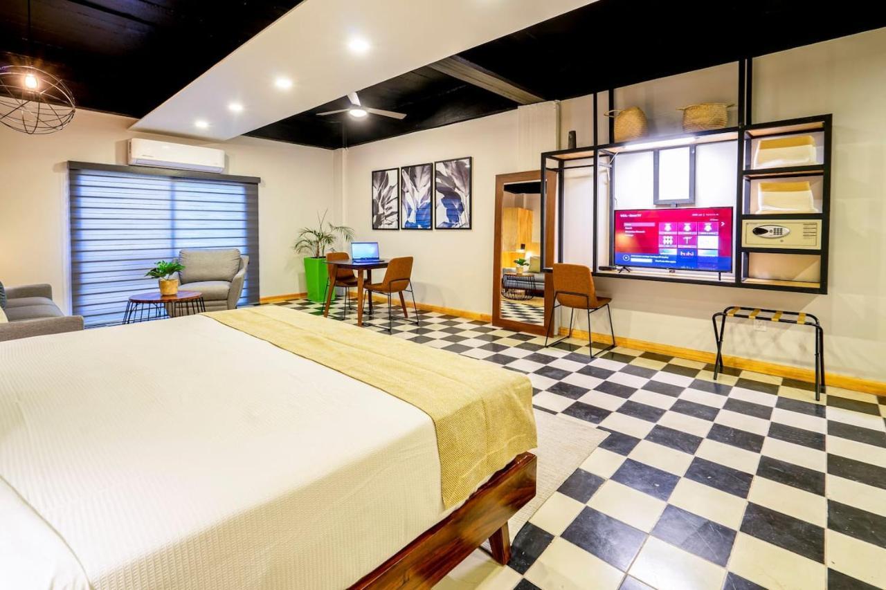 Deluxe King Studio