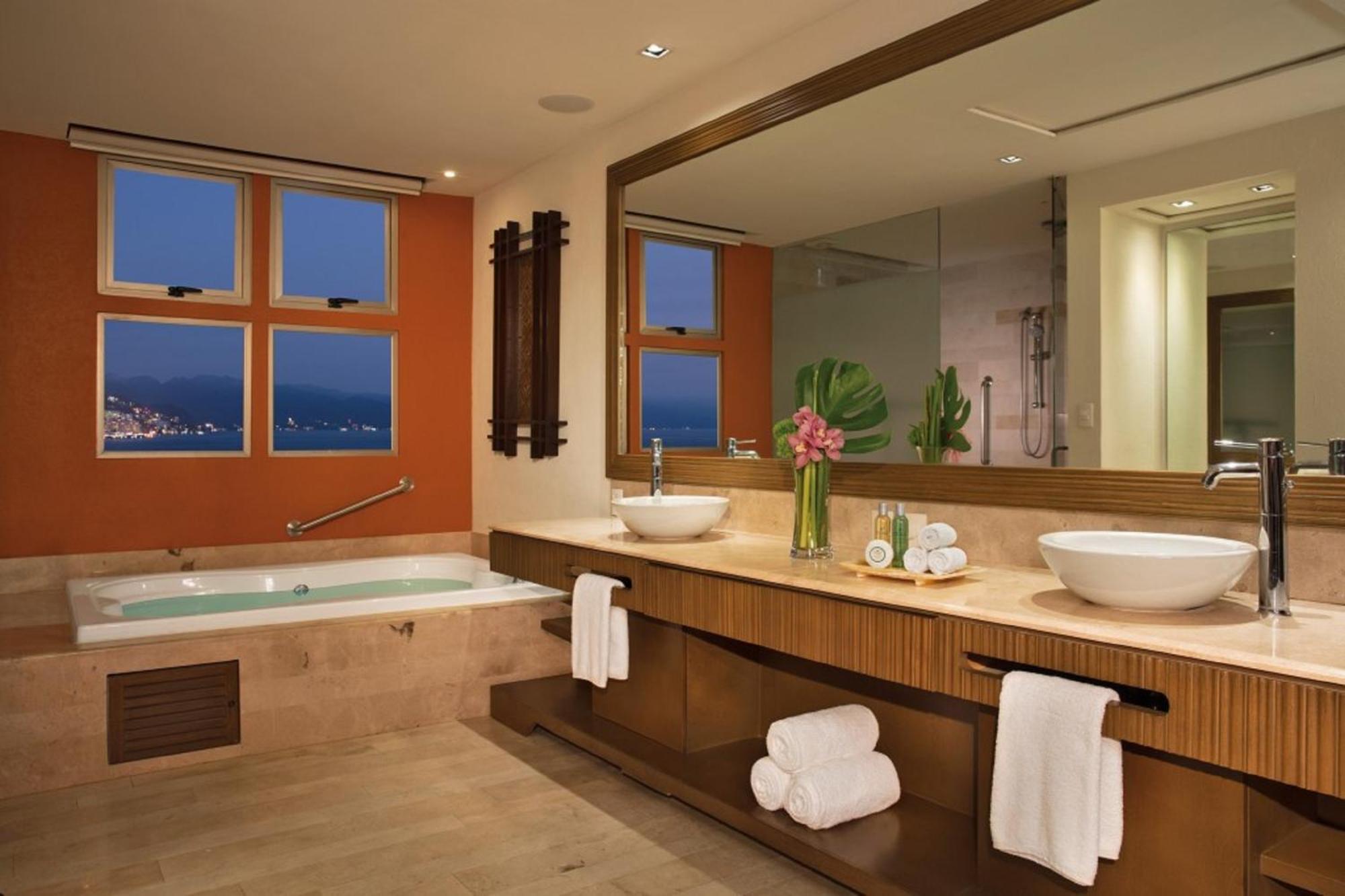 Preferred Club Master Suite Ocean Front