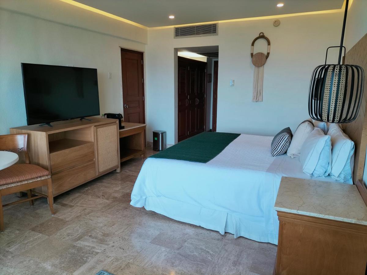 Deluxe Room King Ocean View