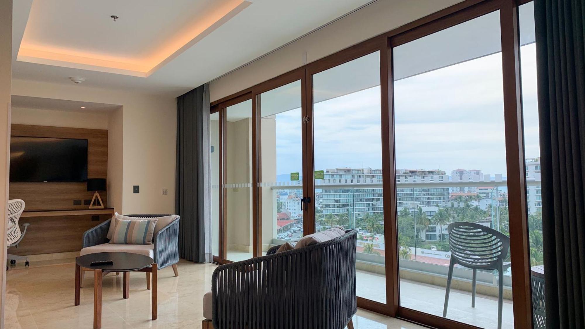 King Suite with City View,1307221132:JPEG