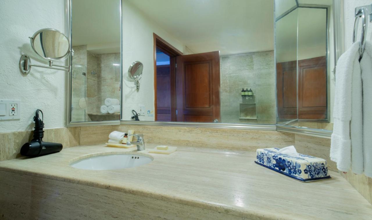 Honeymoon Suite