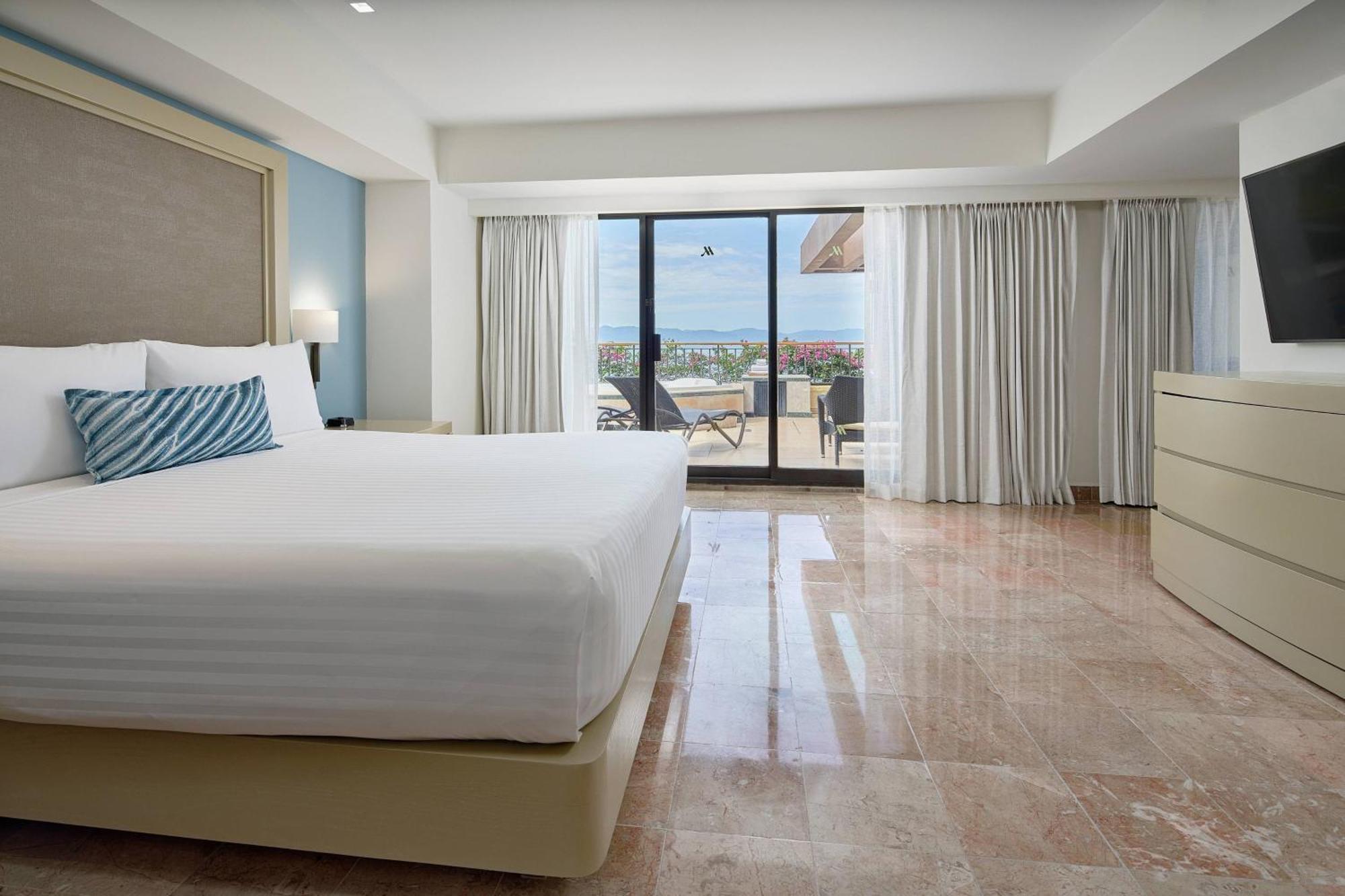 Luxury Suite, 1 Bedroom Larger Suite, 1 King, Panoramic view
