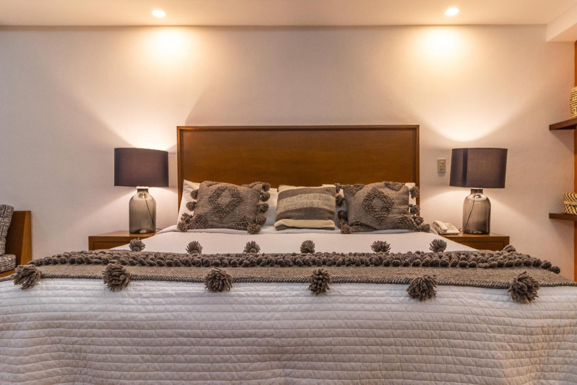 Deluxe King Suite with full Pacific Ocean Views,1600623479:JPEG
