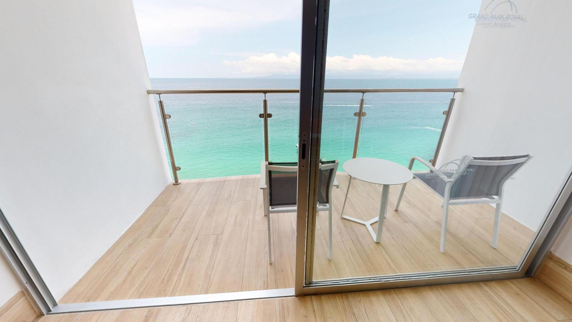 Royal Deluxe Ocean Front