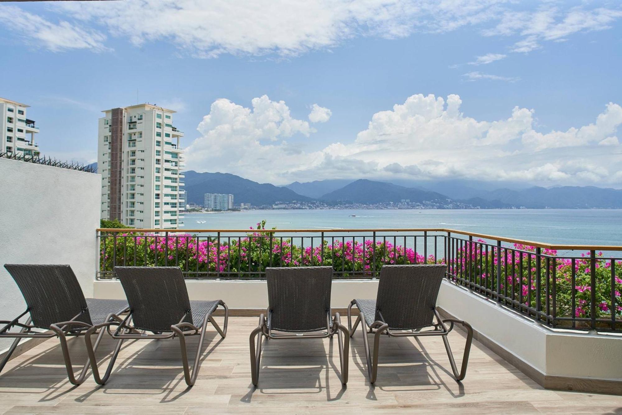 1 Bedroom Presidential Suite 1 King Oceanfront Terrace