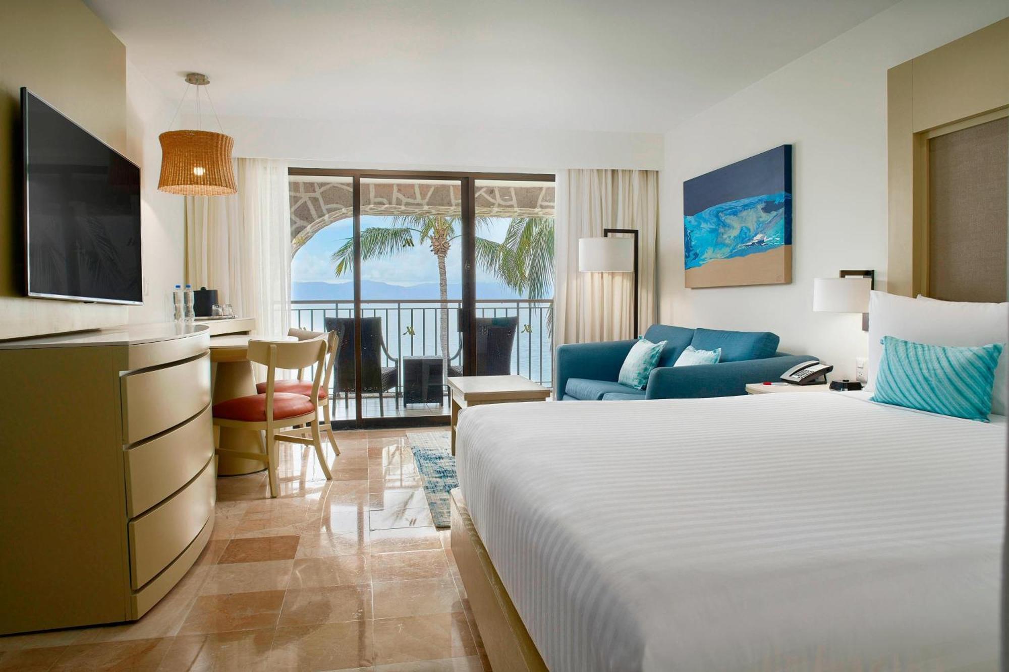 Ocean Front View Guest room 1 King