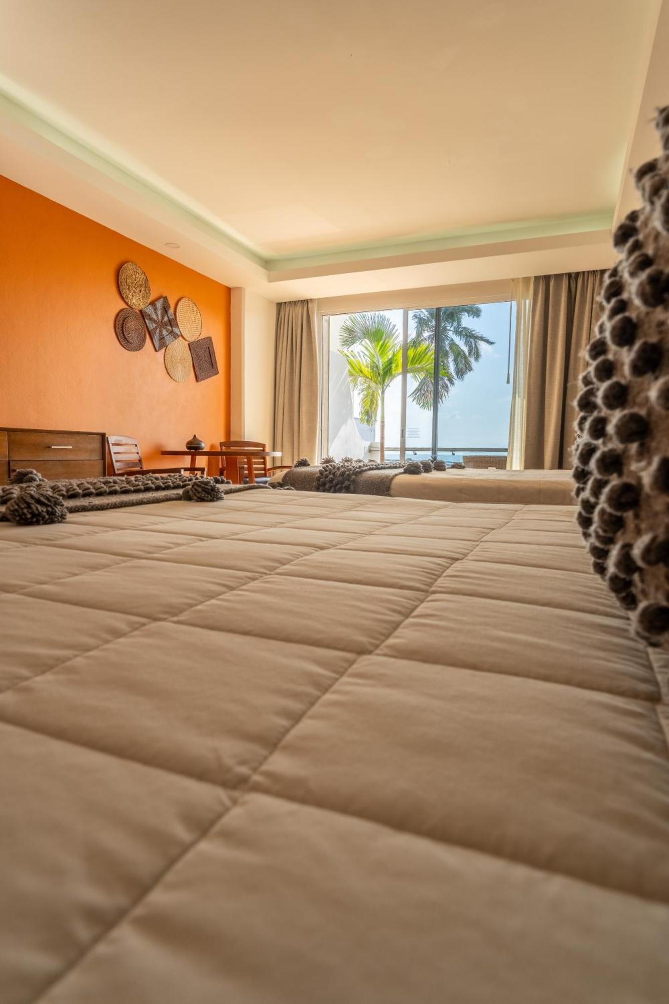 Premium Double Queen Oceanfront Suite
