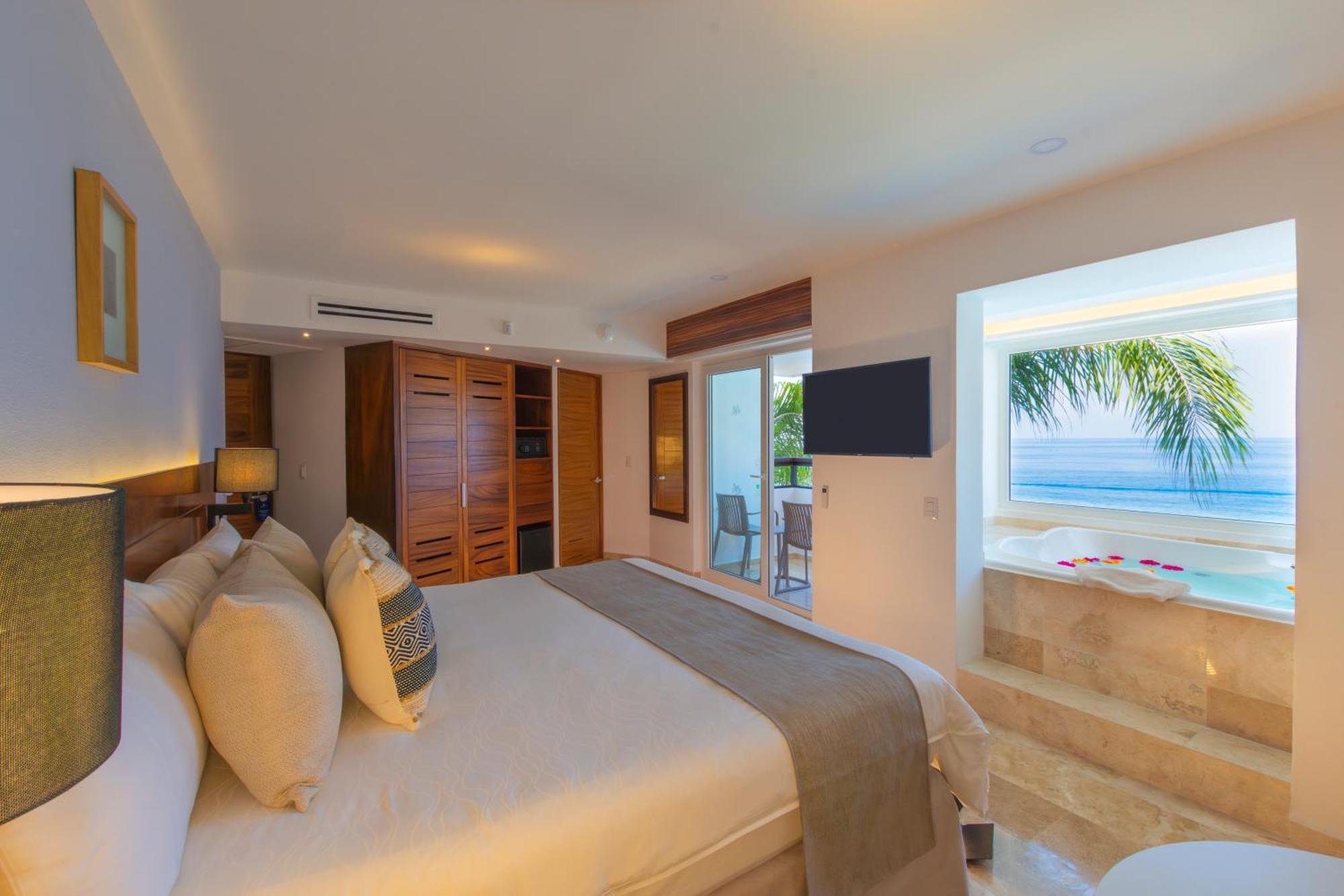 Honeymoon Suite Jacuzzi Ocean Front