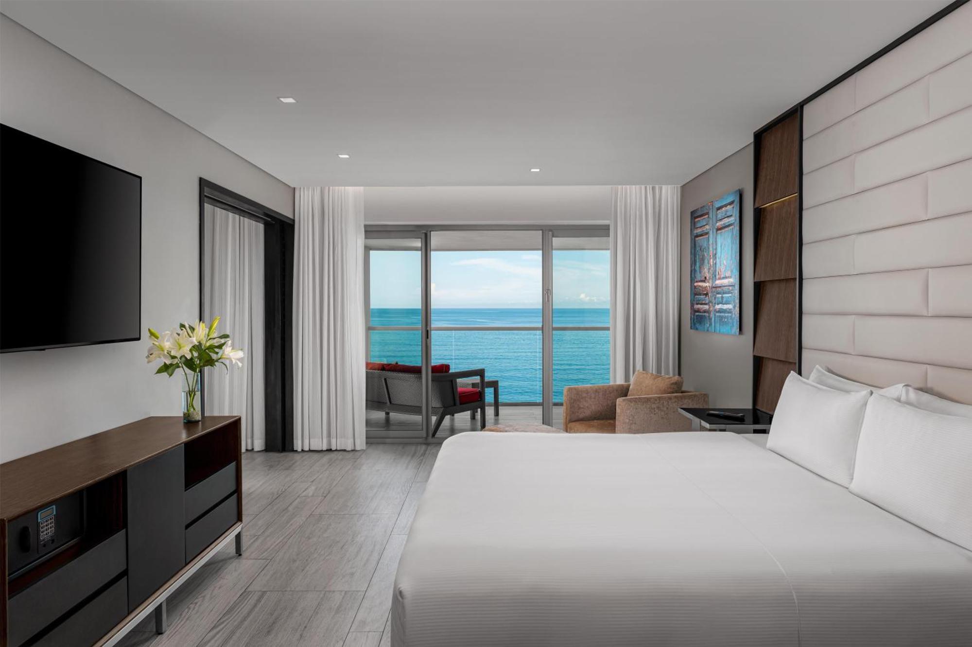 Oceanfront Governor Suite Terrace Jetted Tub