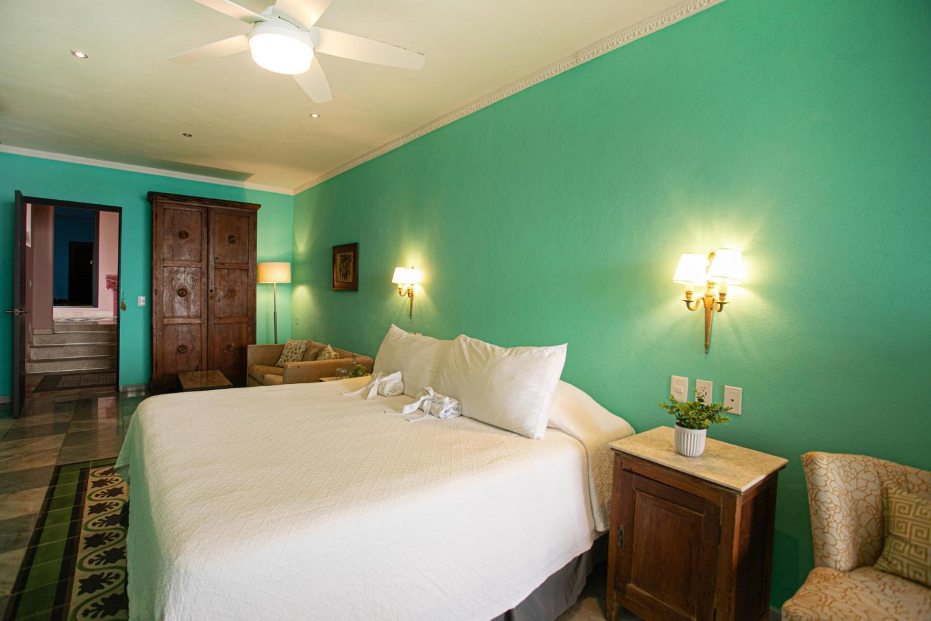 Deluxe King Room