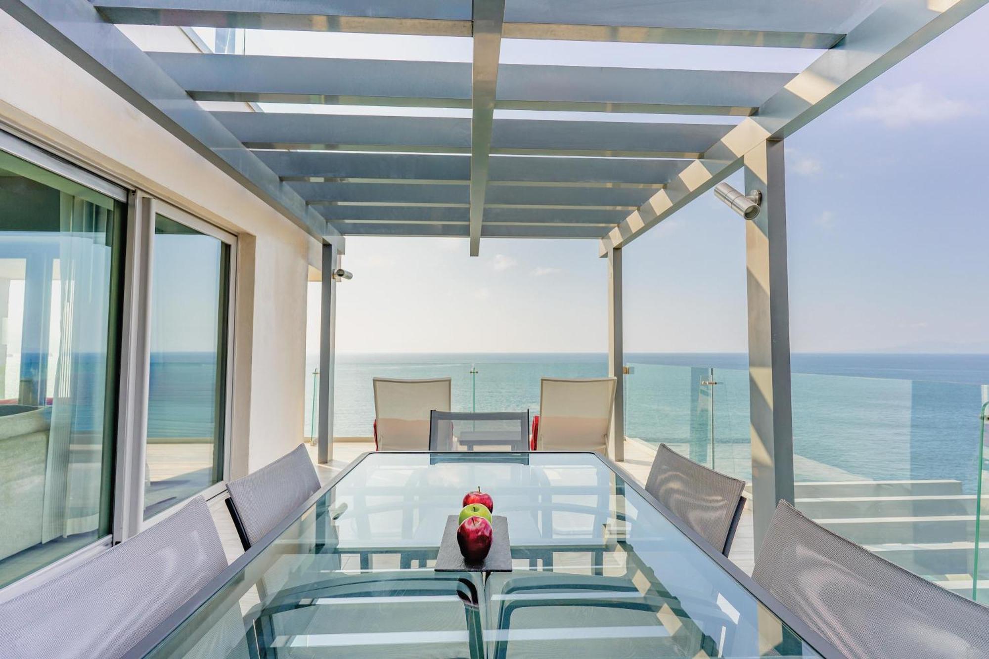 Oceanfront Governor Suite Terrace Jetted Tub