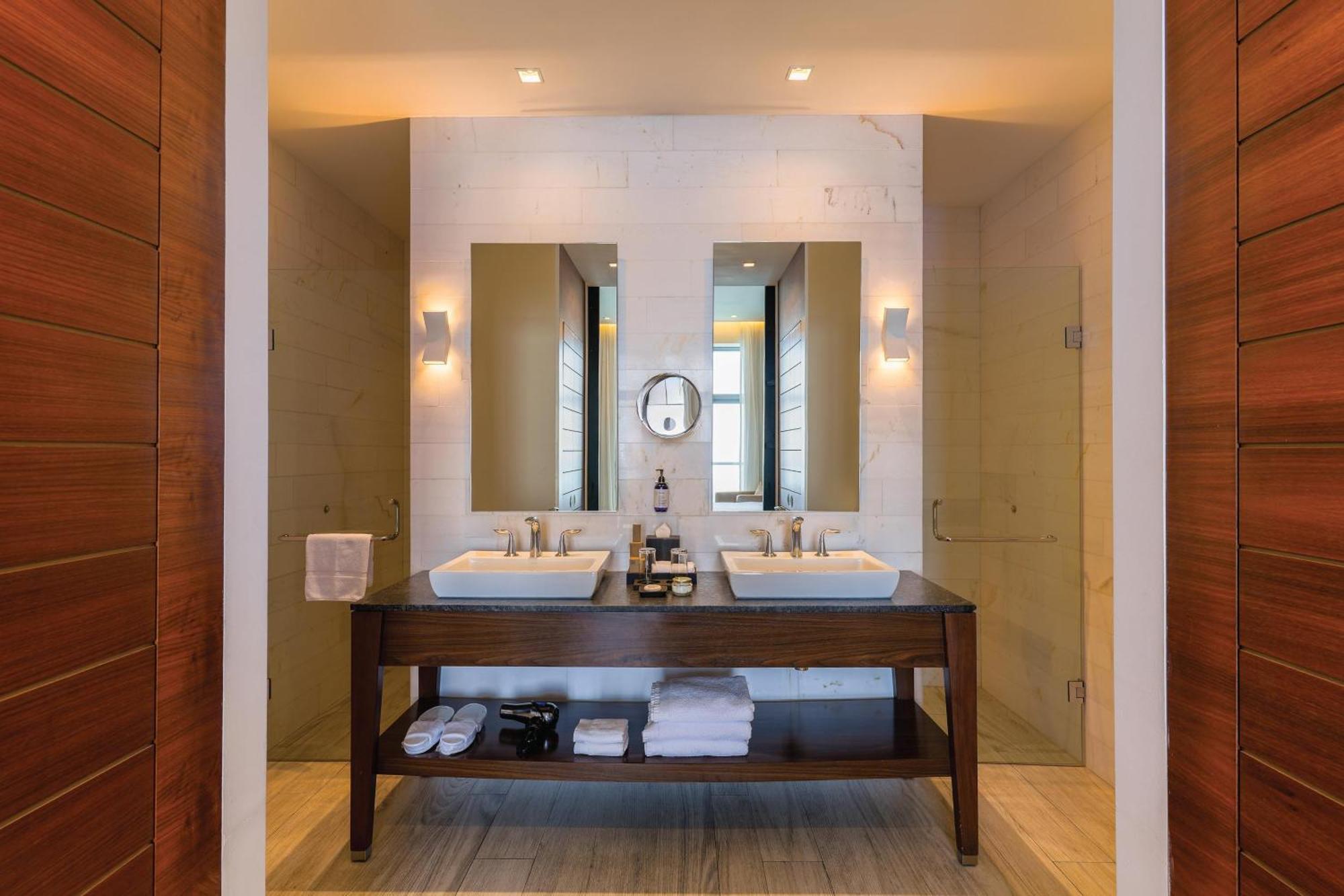 Oceanfront Master King Suite