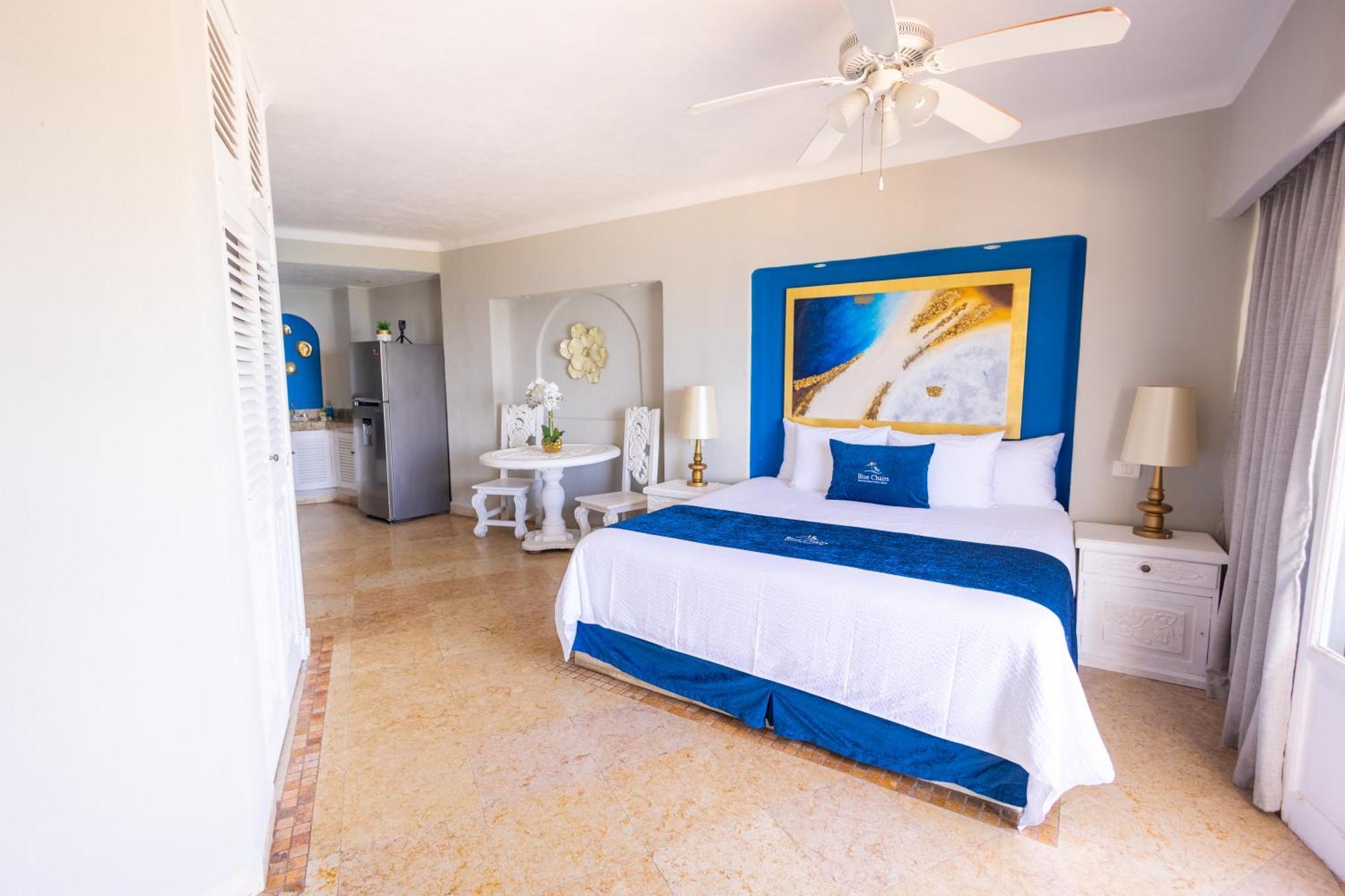 Breezy Blue Jr Suite King Bed