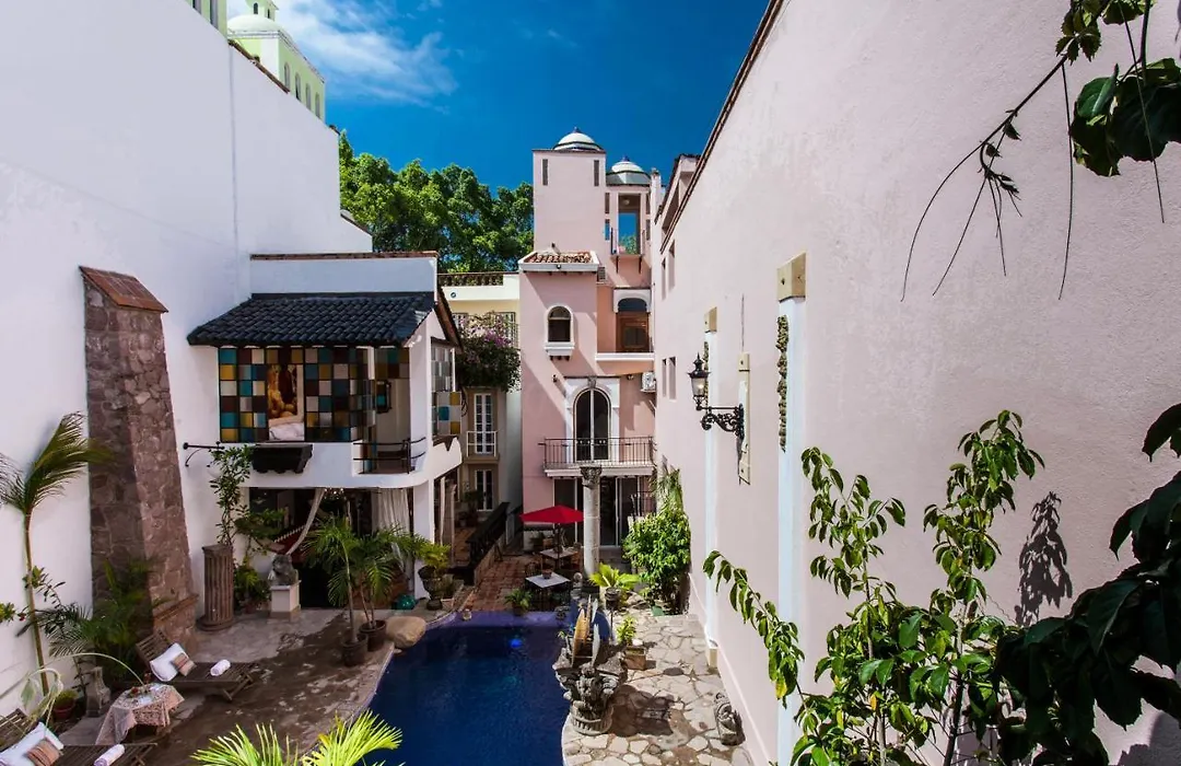 Garlands Del Rio Riverside Boutique Hotel-1