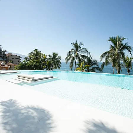 Modern Newly Remodeled Oceanfront 2X2 Lower Conchas Chinas Condo-2
